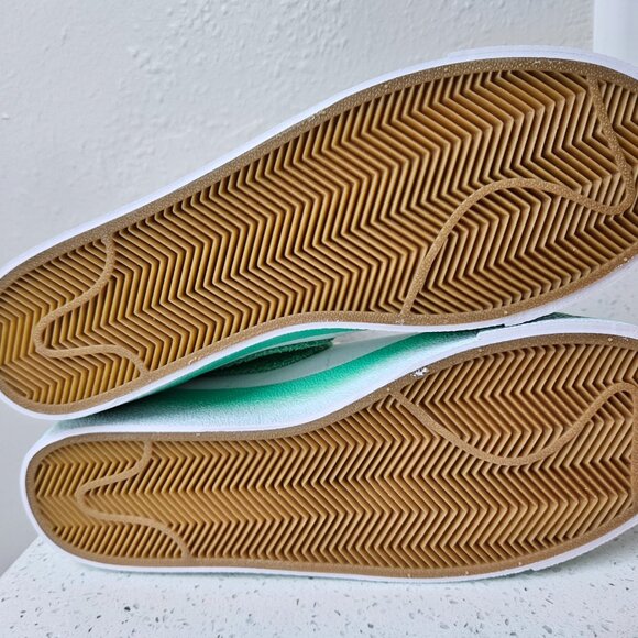 Nike Blazer Mid 77 Size 10 womens/8.5 mens new damaged box green white christmas - Picture 10 of 16